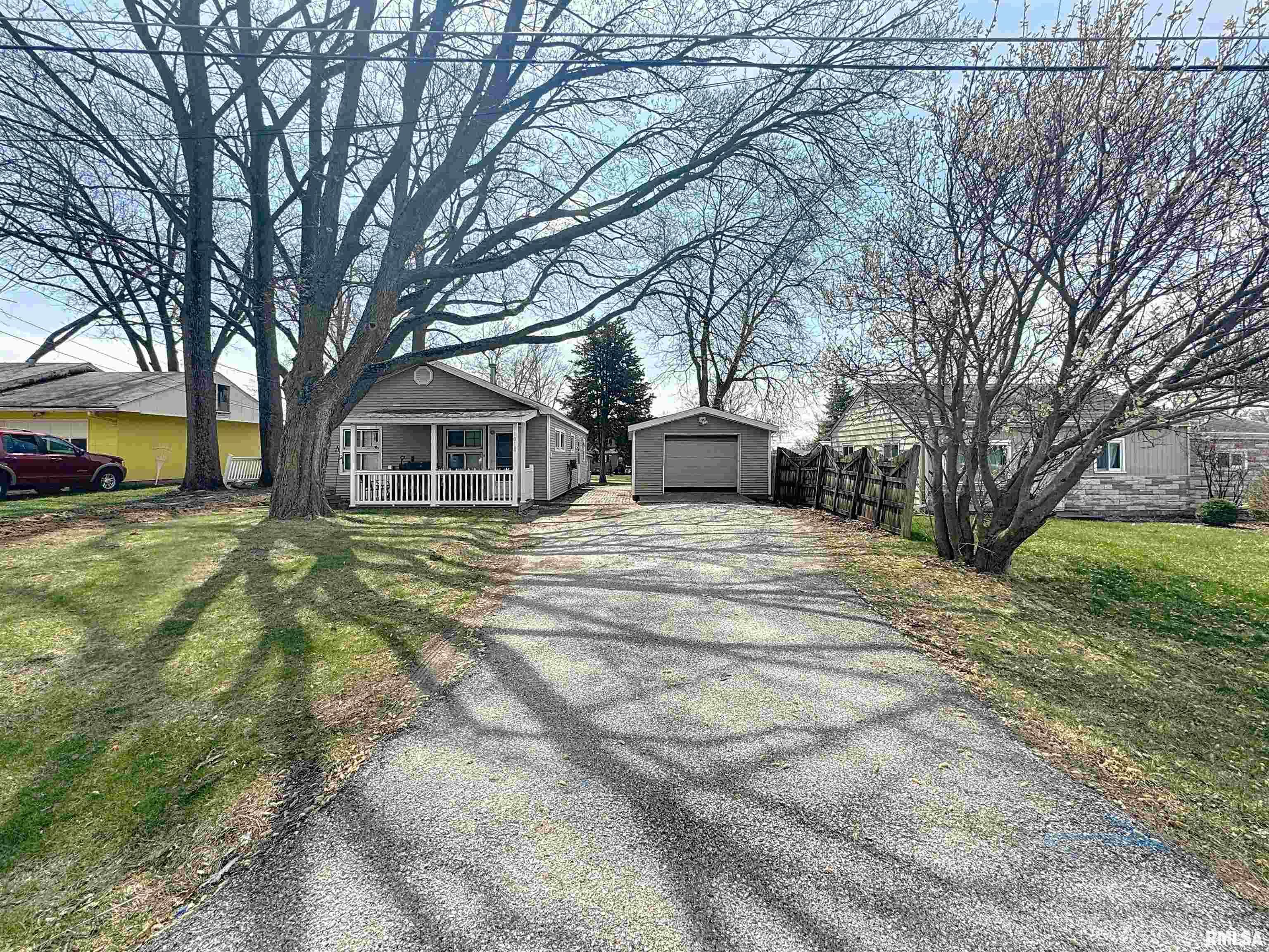 1018 Jones Street, Le Claire, Iowa image 1