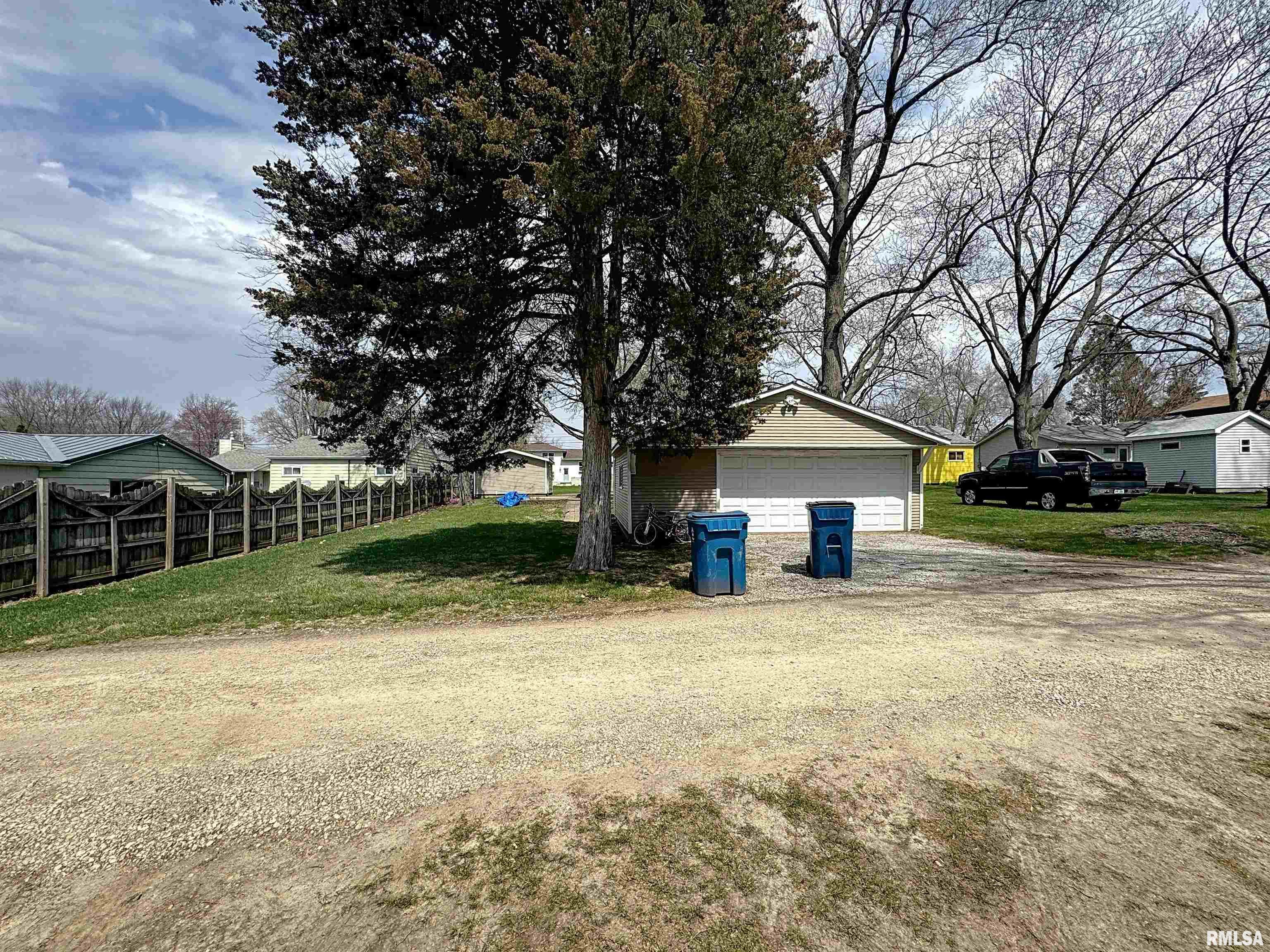 1018 Jones Street, Le Claire, Iowa image 28