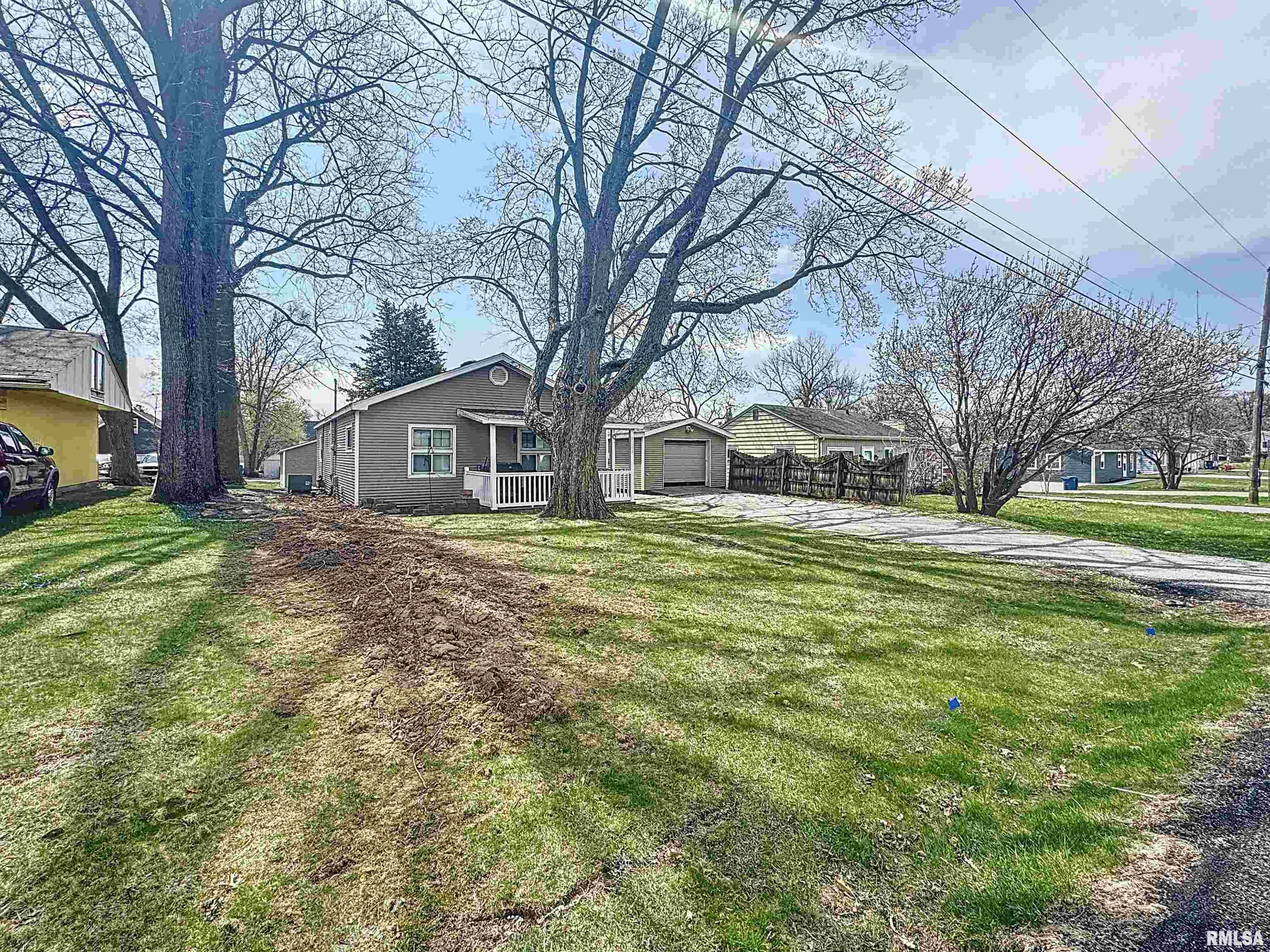 1018 Jones Street, Le Claire, Iowa image 3