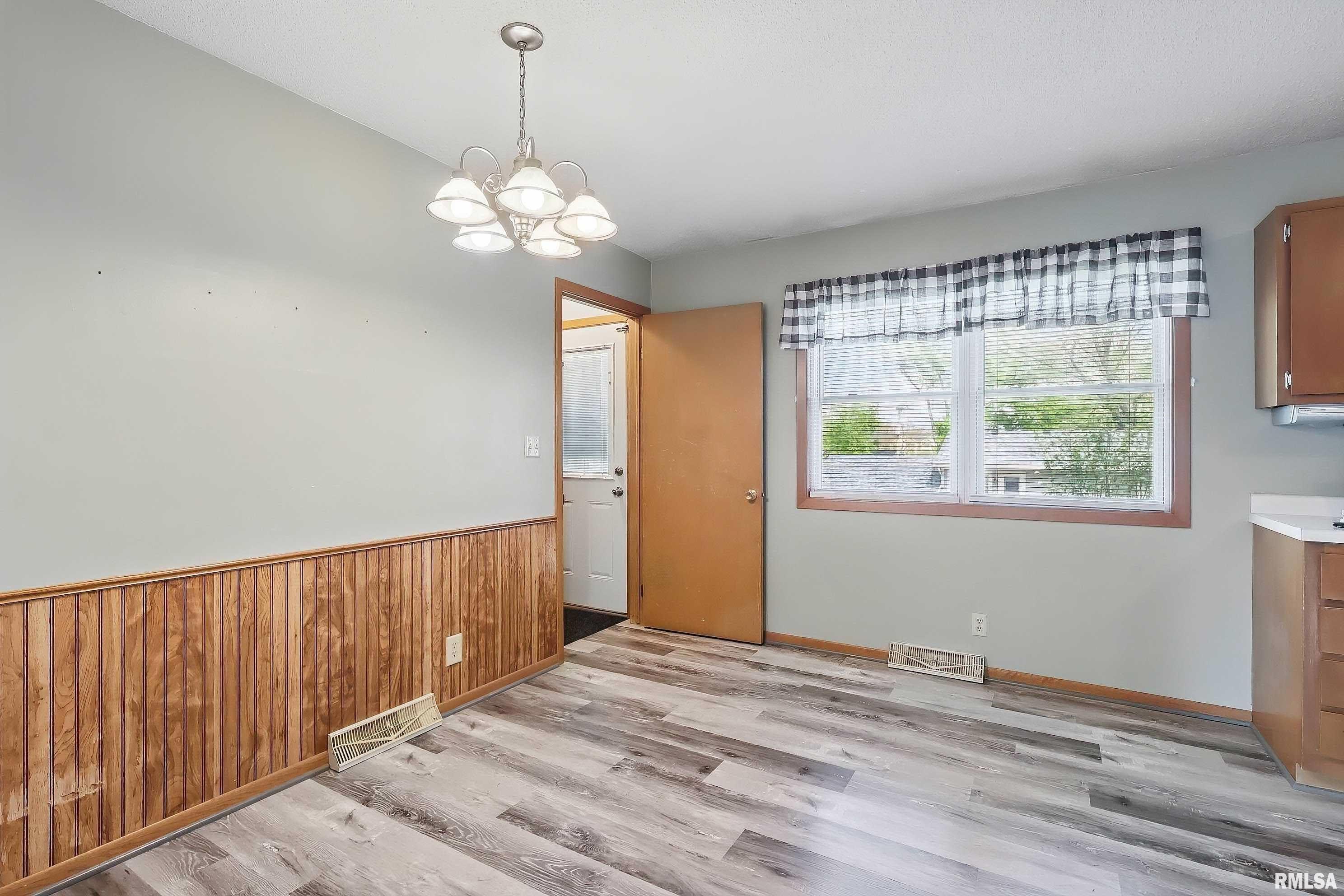 5019 N Ripley Street, Davenport, Iowa image 9