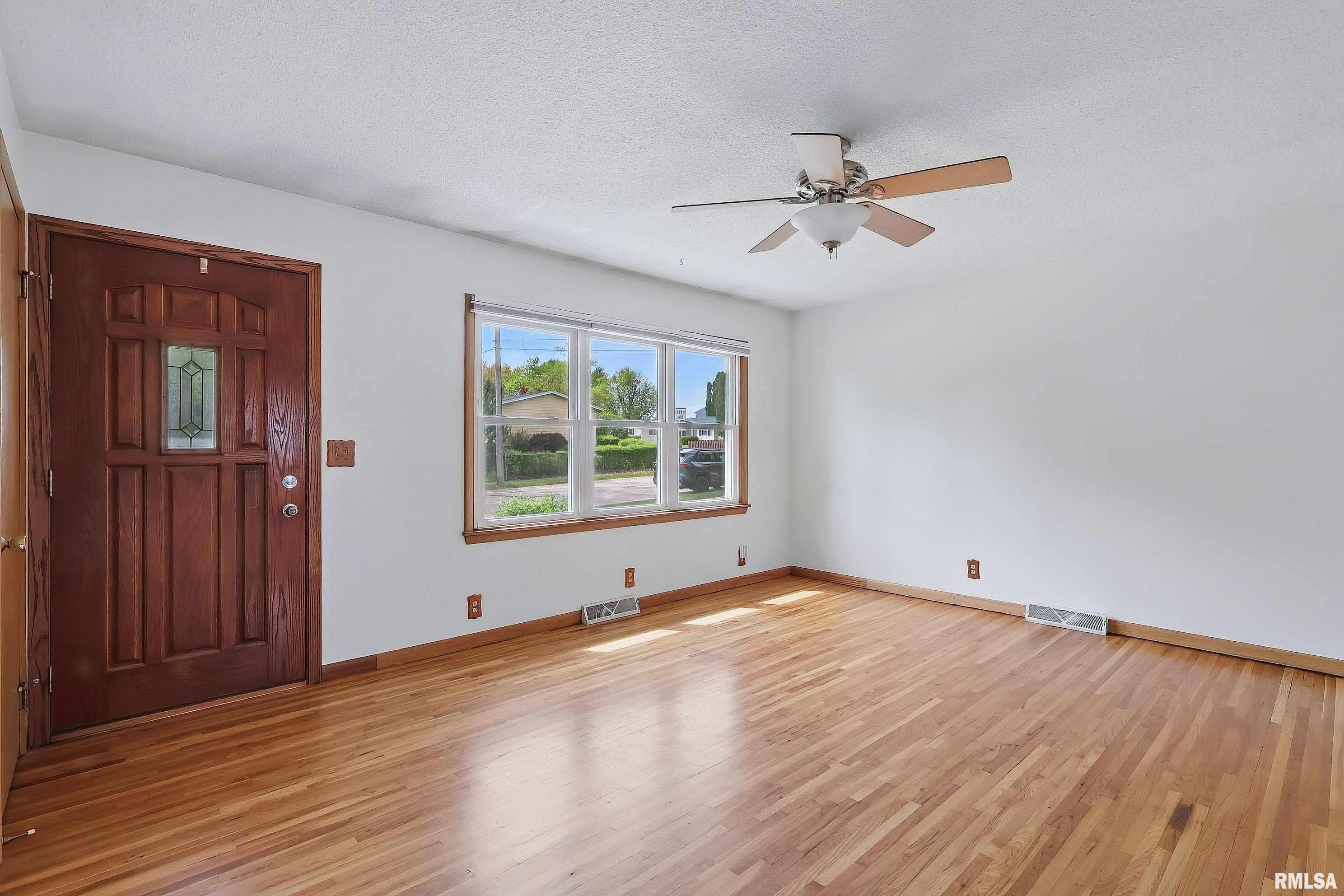5019 N Ripley Street, Davenport, Iowa image 6