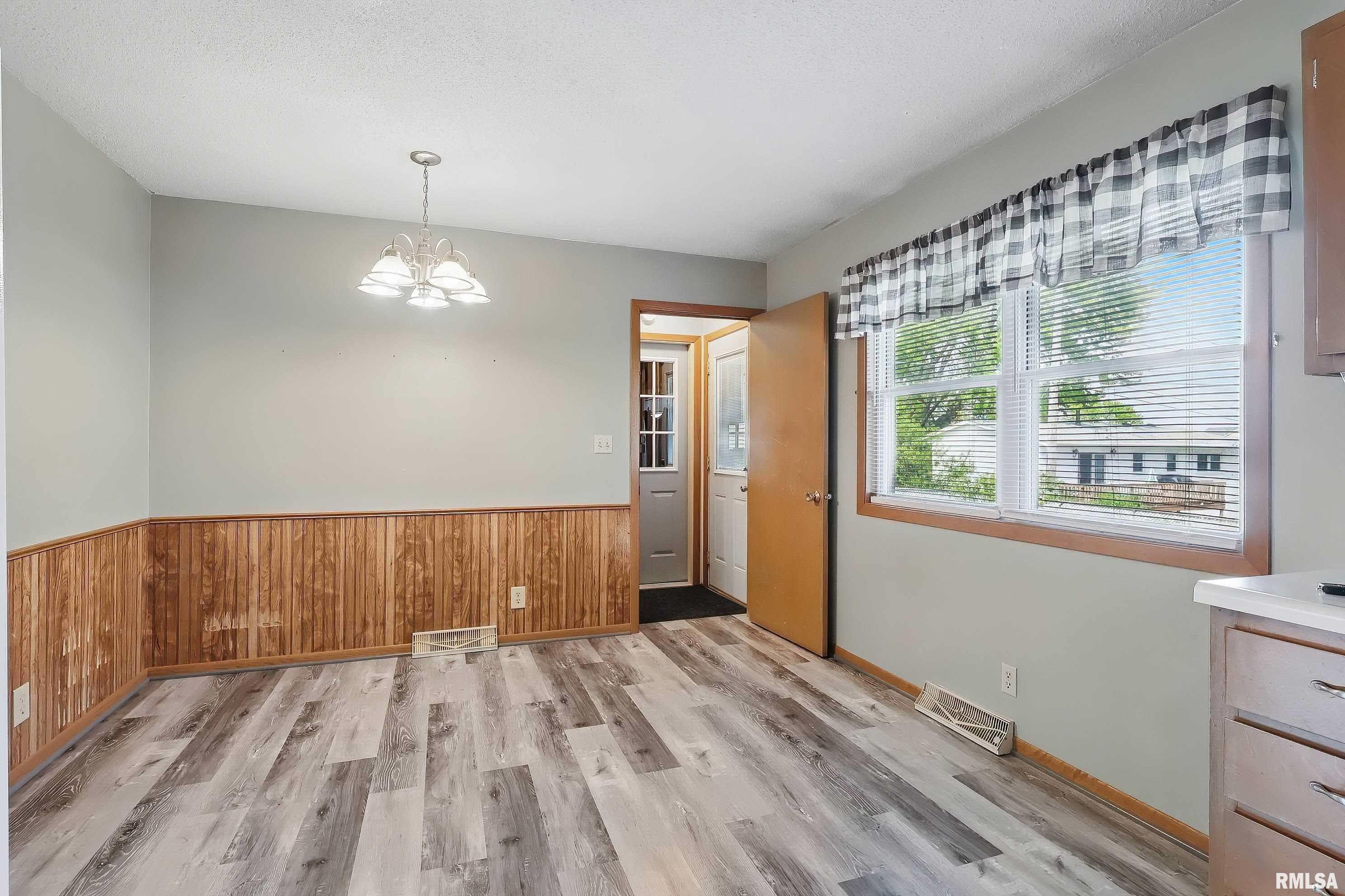 5019 N Ripley Street, Davenport, Iowa image 12