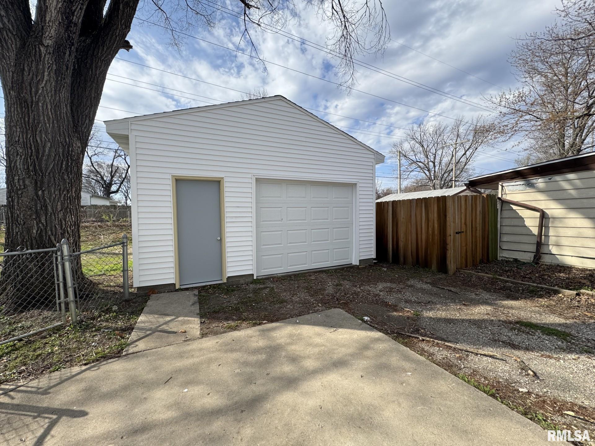 2418 Wilshire Road, Springfield, Illinois image 12