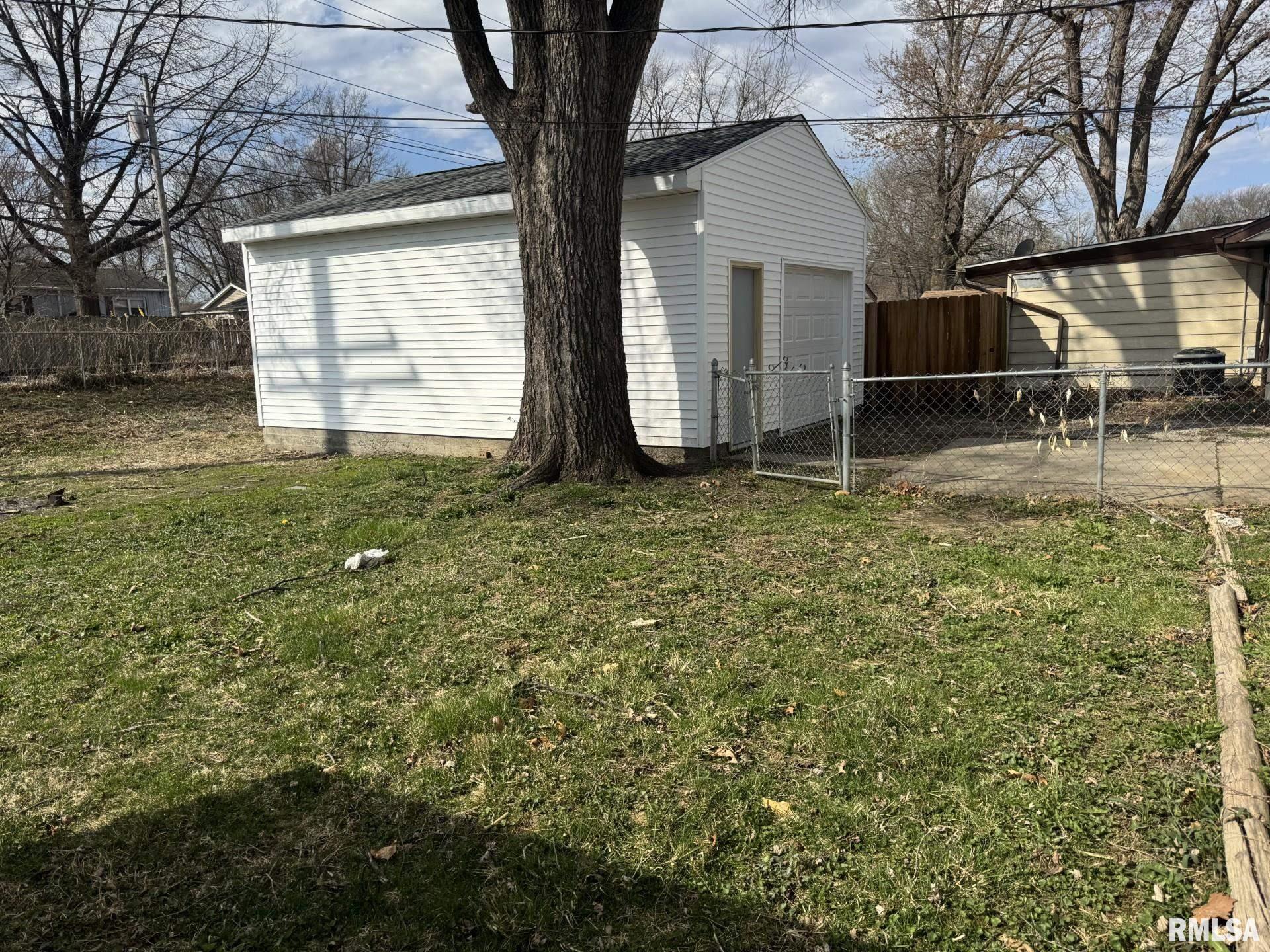 2418 Wilshire Road, Springfield, Illinois image 15