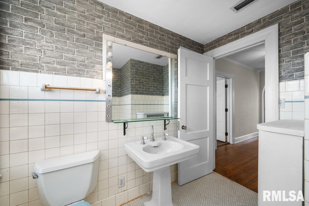 1212 34th Avenue Court, Rock Island, Illinois image 34