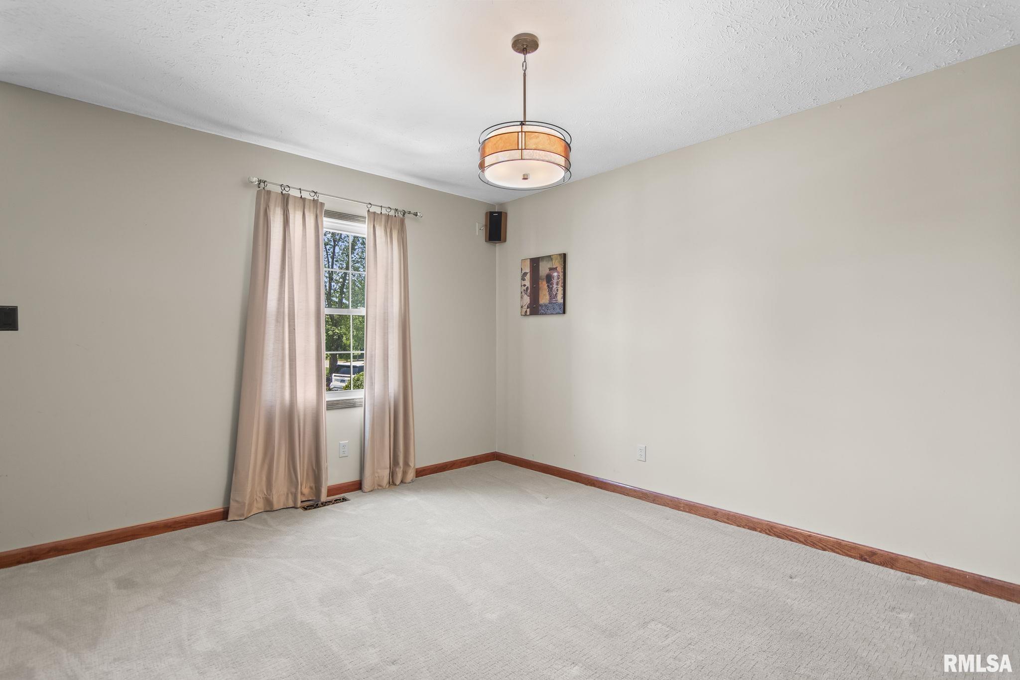 2800 Wellington Drive, Springfield, Illinois image 9