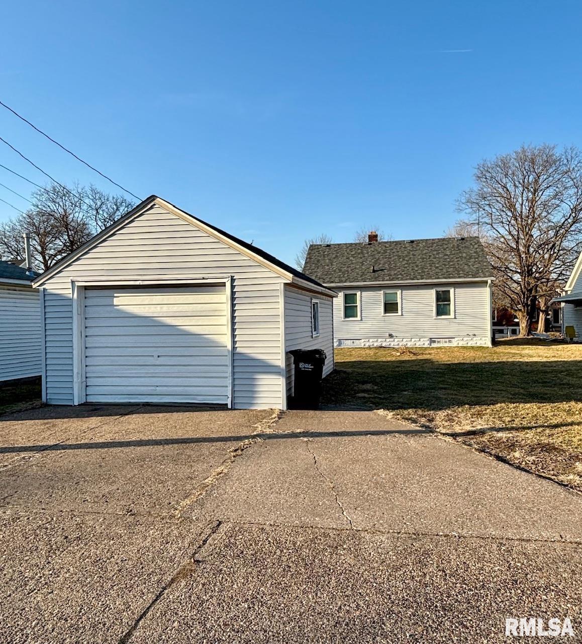 2349 Grove Street, Davenport, Iowa image 5