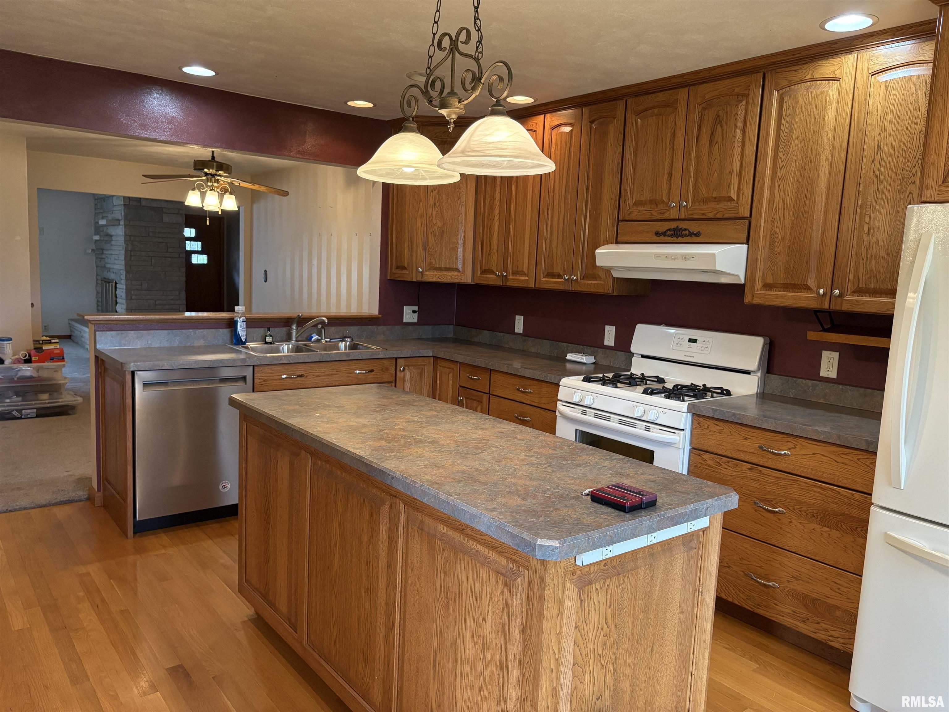 312 E Clay Street, Brimfield, Illinois image 34