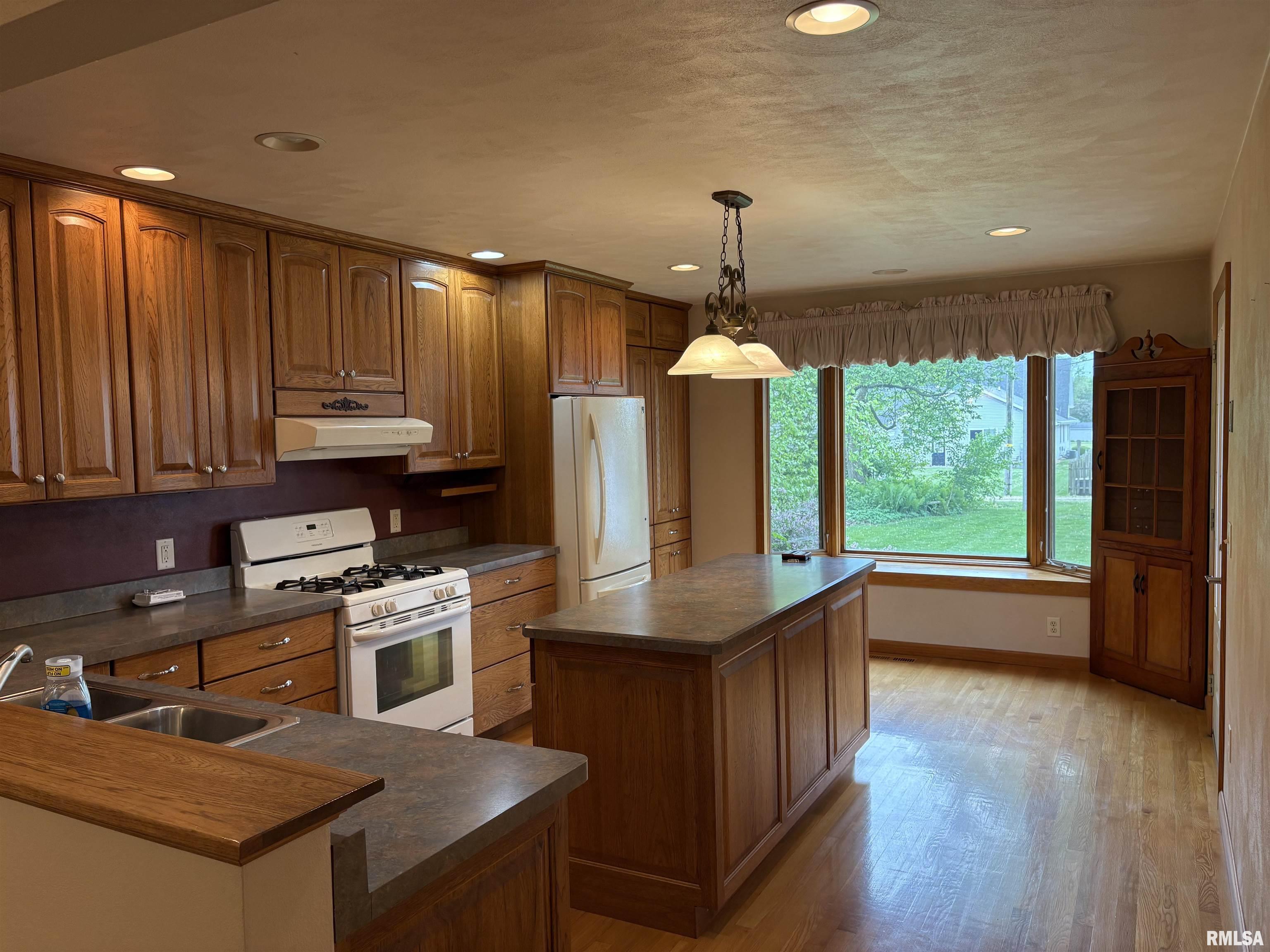 312 E Clay Street, Brimfield, Illinois image 32