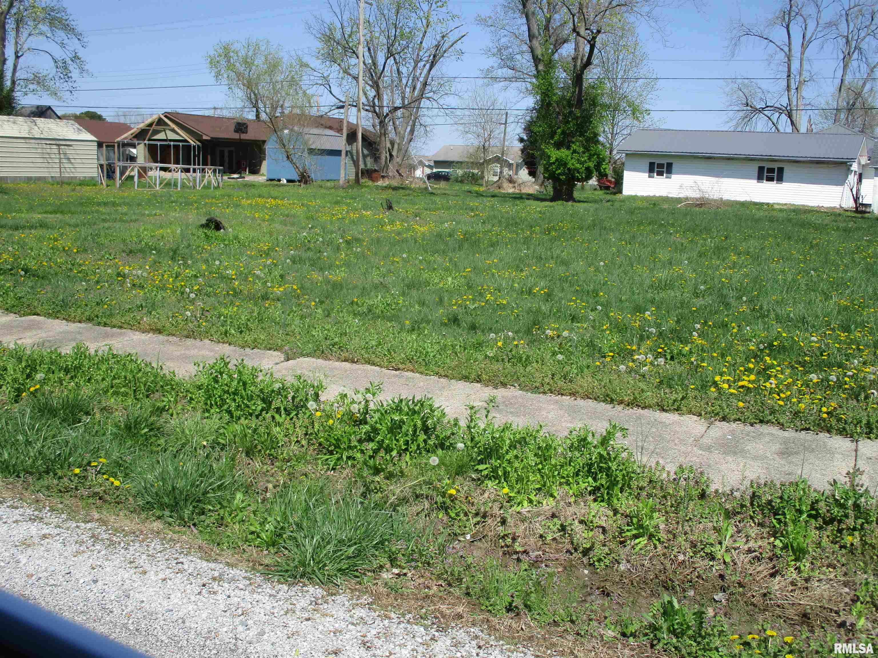 1111 E Bond Street, Benton, Illinois image 9