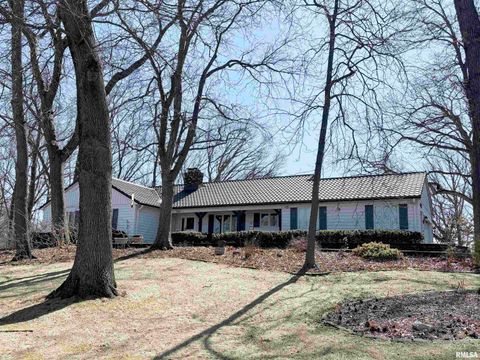 Homes For Sale - 229 E Far Hills Drive<br/> East Peoria, IL 61611