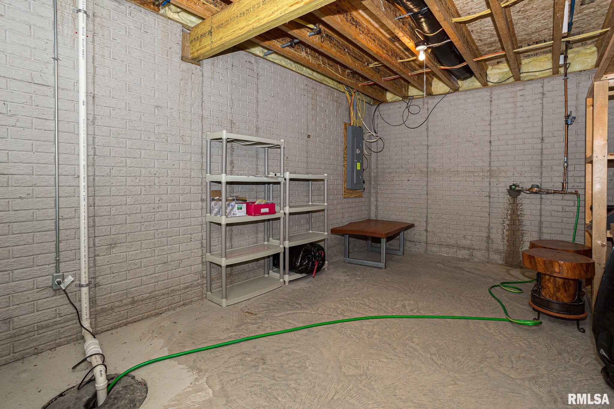 895 Pius Lane, Bettendorf, Iowa image 33