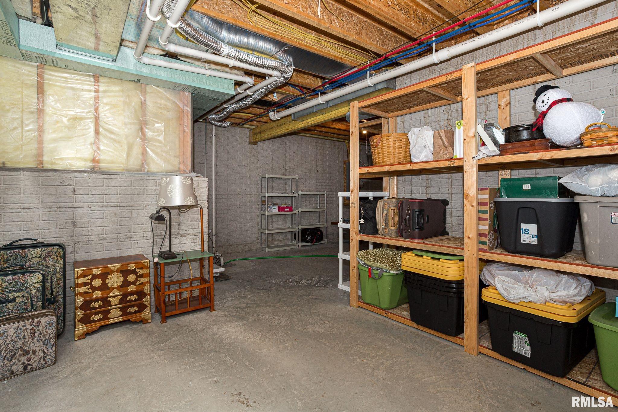 895 Pius Lane, Bettendorf, Iowa image 32