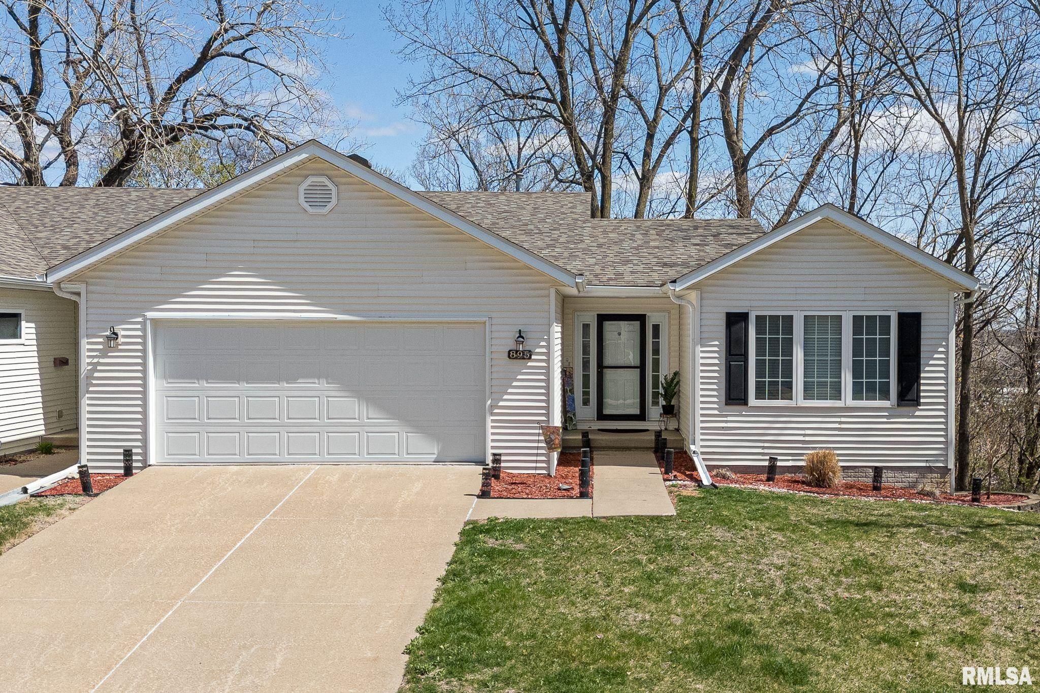 895 Pius Lane, Bettendorf, Iowa image 1
