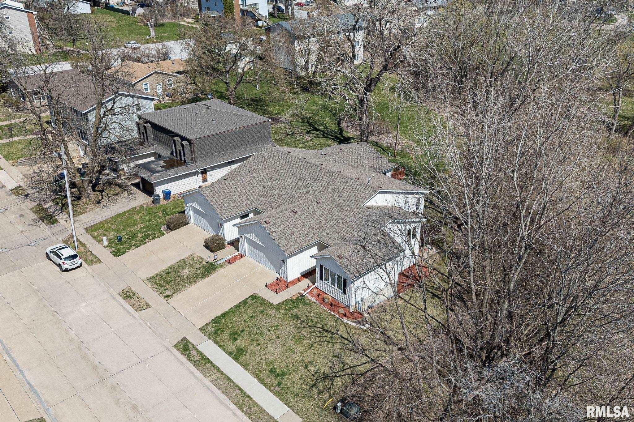 895 Pius Lane, Bettendorf, Iowa image 2