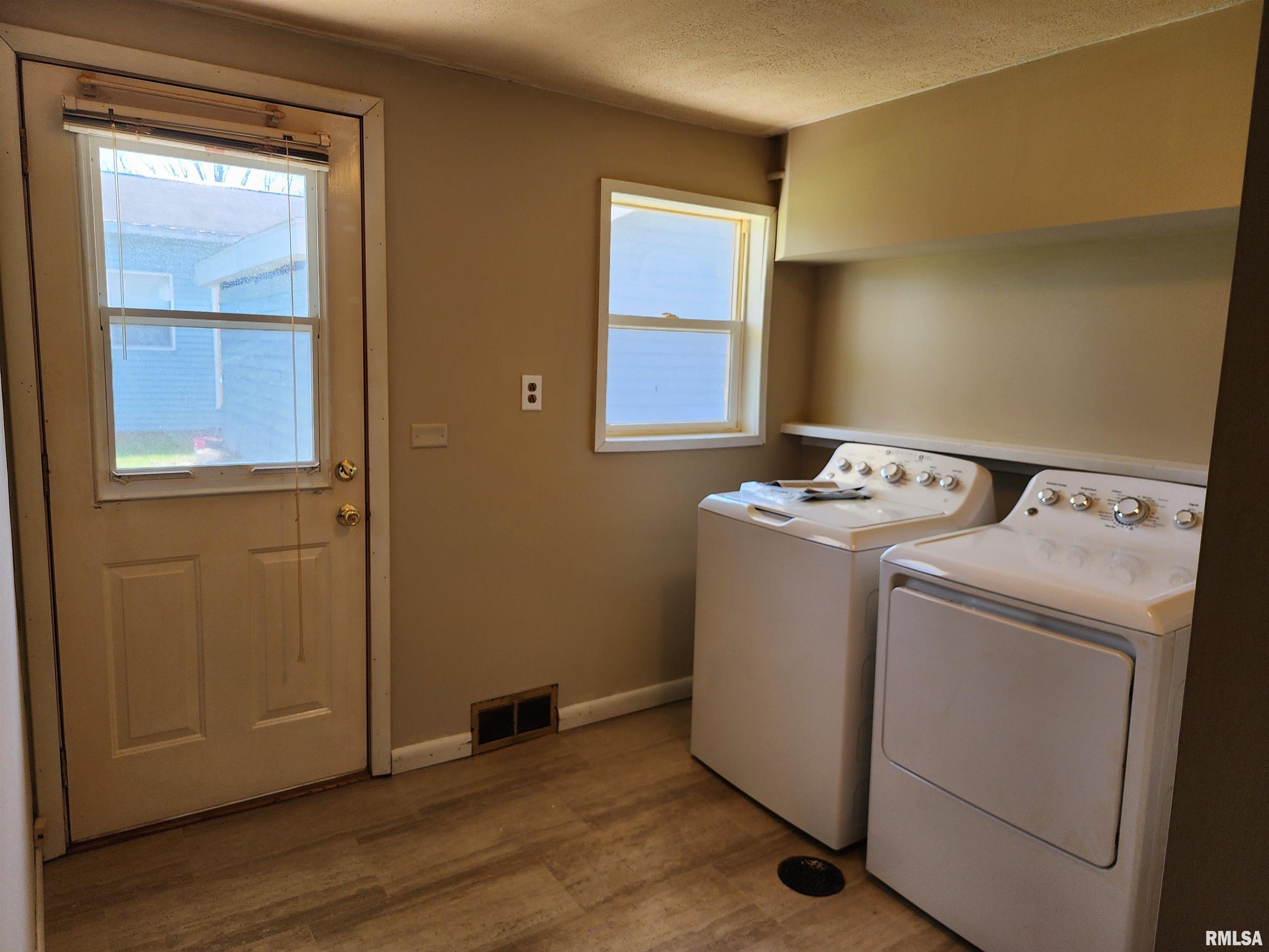 204 E Saint Louis Avenue, Minier, Illinois image 15
