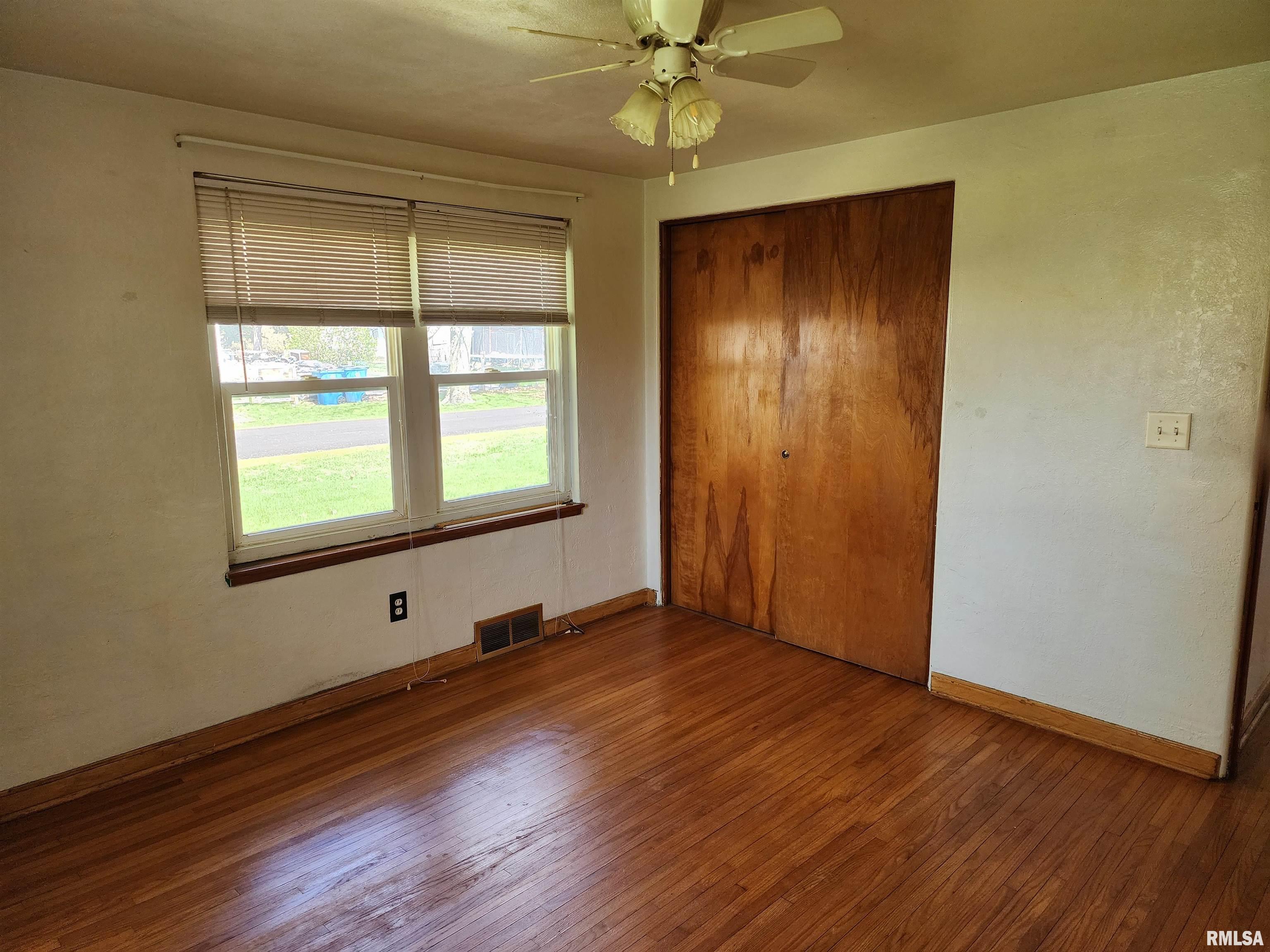204 E Saint Louis Avenue, Minier, Illinois image 23