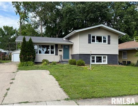Homes For Sale - 2033 Brentwood Drive<br/> Springfield, IL 62704