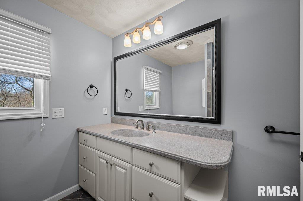 2721 18th Street C, Moline, Illinois image 30