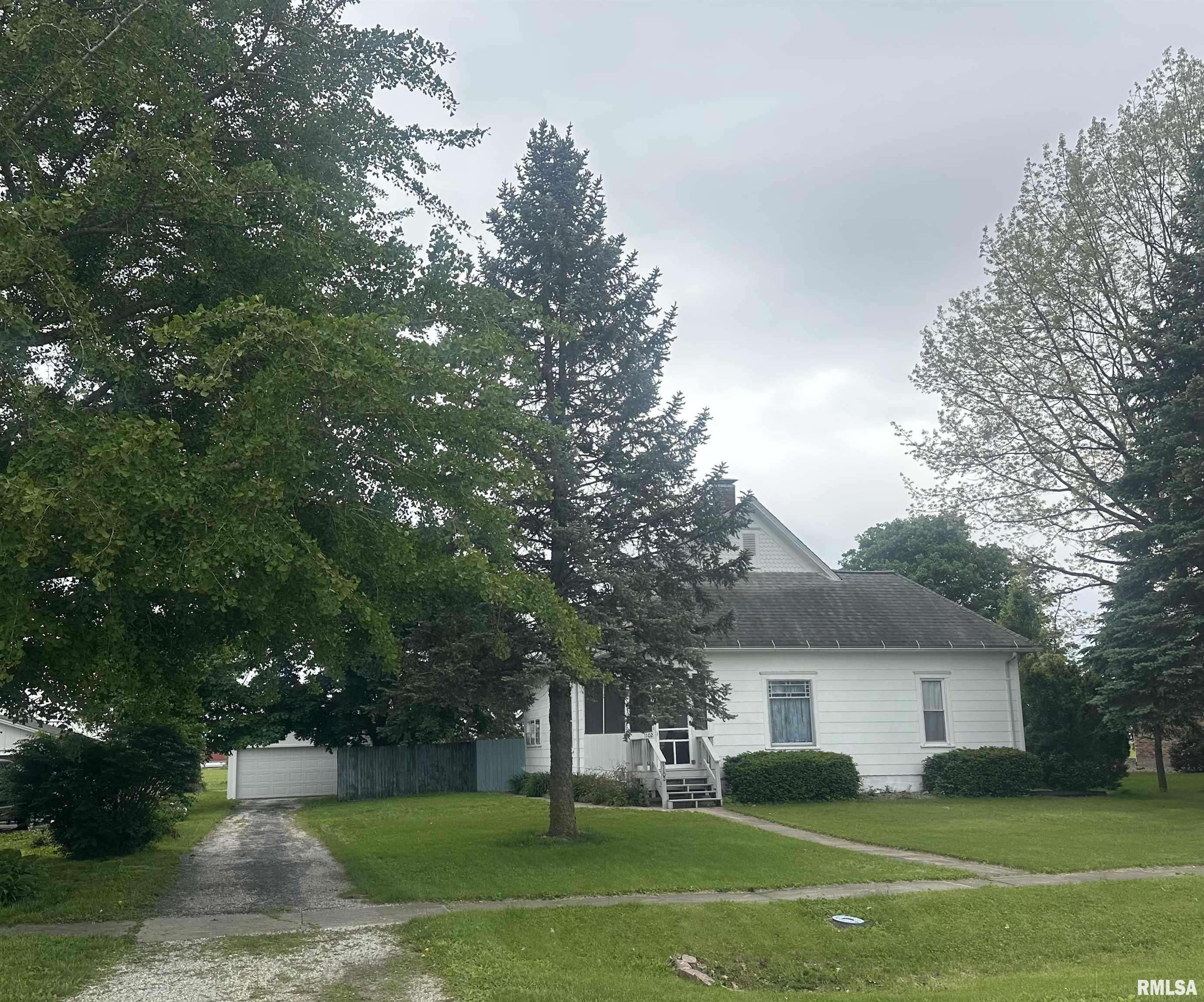 Photo 1 of 13 — 1102 HAYES Street, Golden, IL 62339