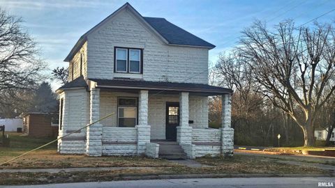 Homes For Sale - 428 N Main Street<br/> Lewistown, IL 61542