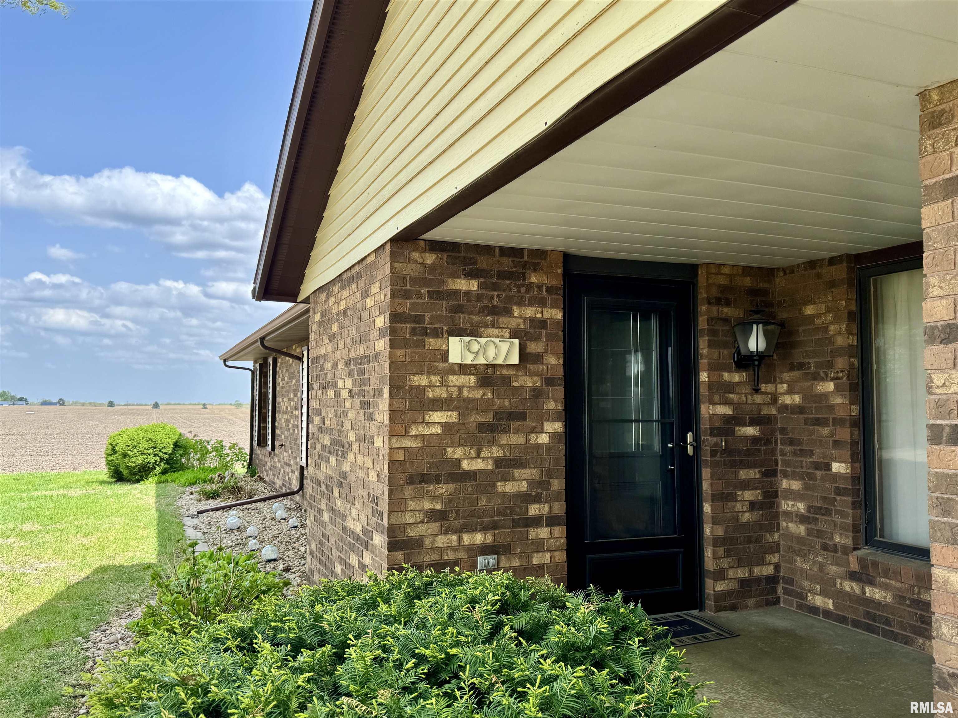 1907 S Madison Street, Macomb, Illinois image 3