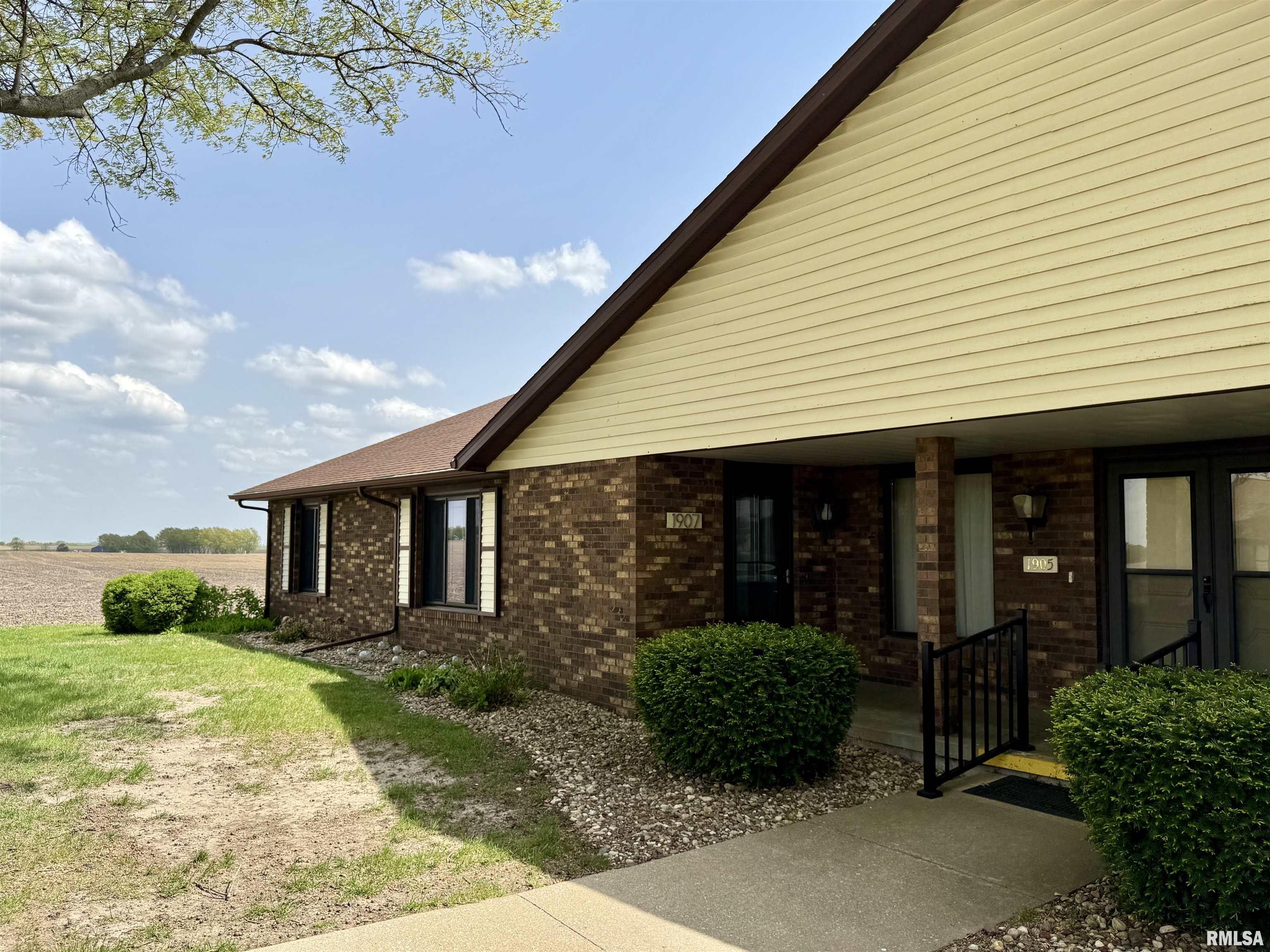 1907 S Madison Street, Macomb, Illinois image 2