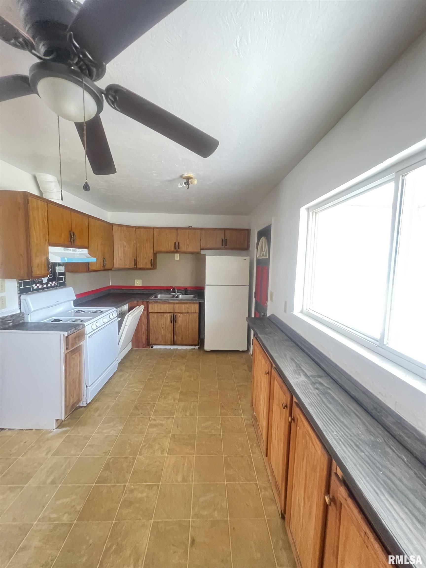 320 S Birchlane Drive, Carbondale, Illinois image 6