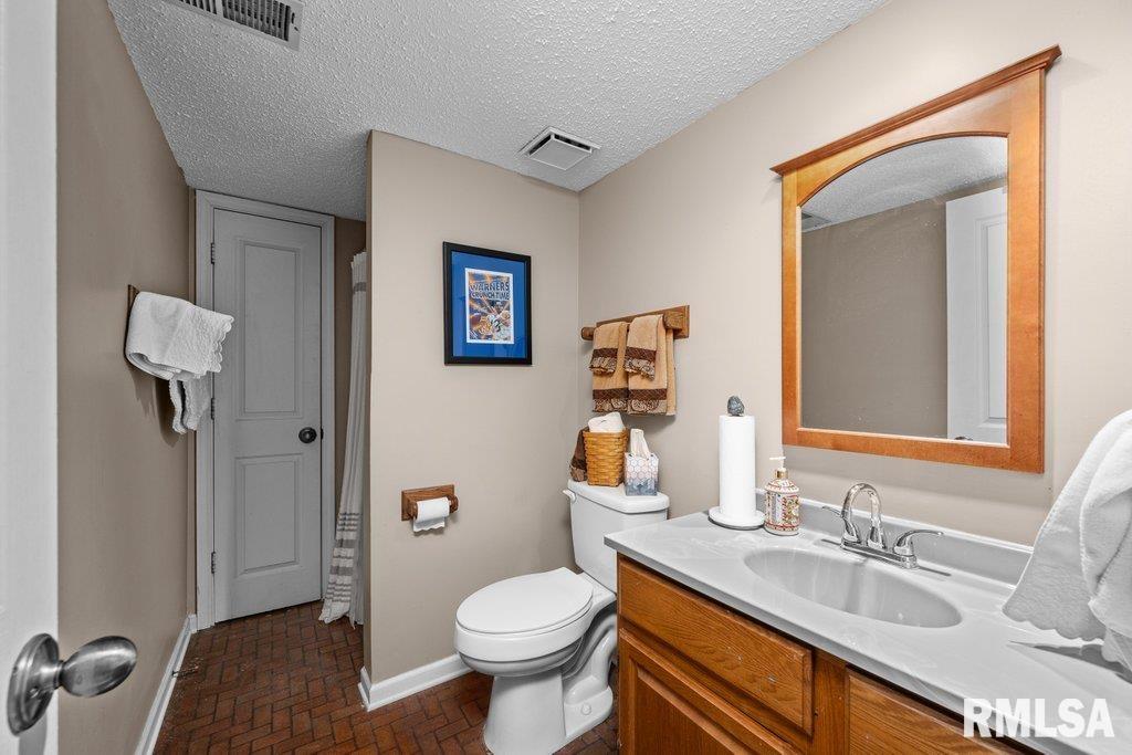 1524 W 46th Place, Davenport, Iowa image 31