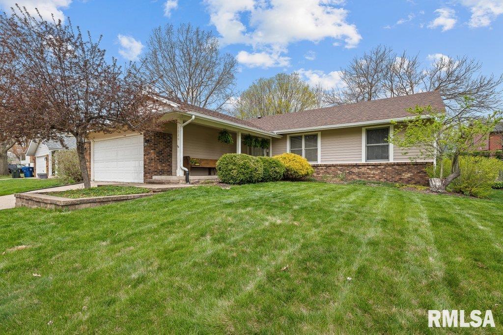 1524 W 46th Place, Davenport, Iowa image 2