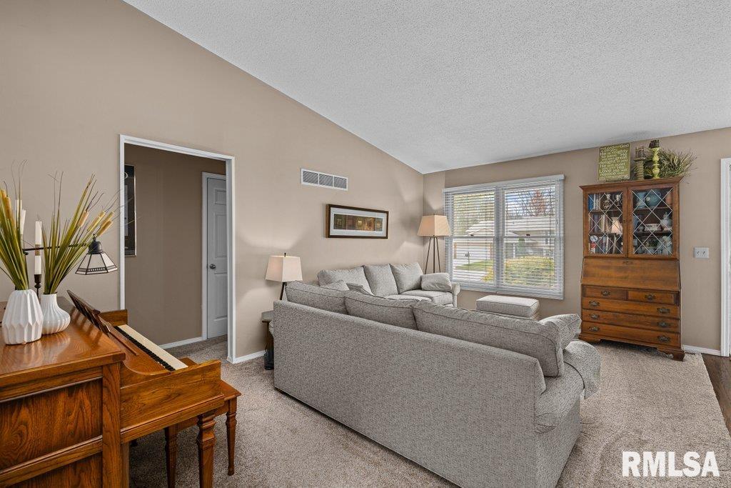 1524 W 46th Place, Davenport, Iowa image 8