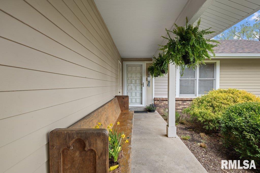 1524 W 46th Place, Davenport, Iowa image 3