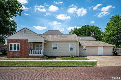 Photo of 325 S WEBSTER Street, Harrisburg, IL 62846 (MLS # PA1266107)