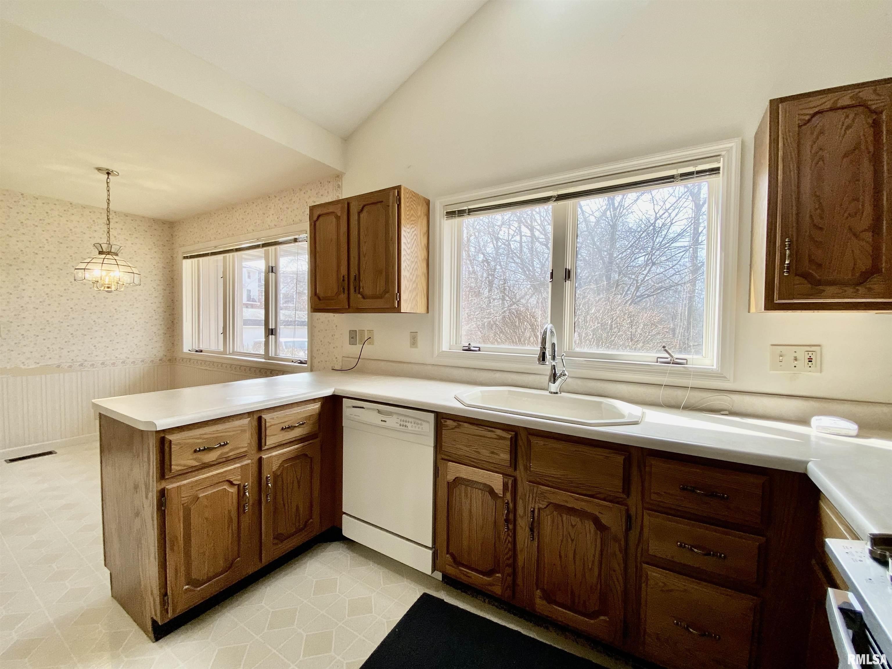 915 W Chalon Place, Peoria, Illinois image 20
