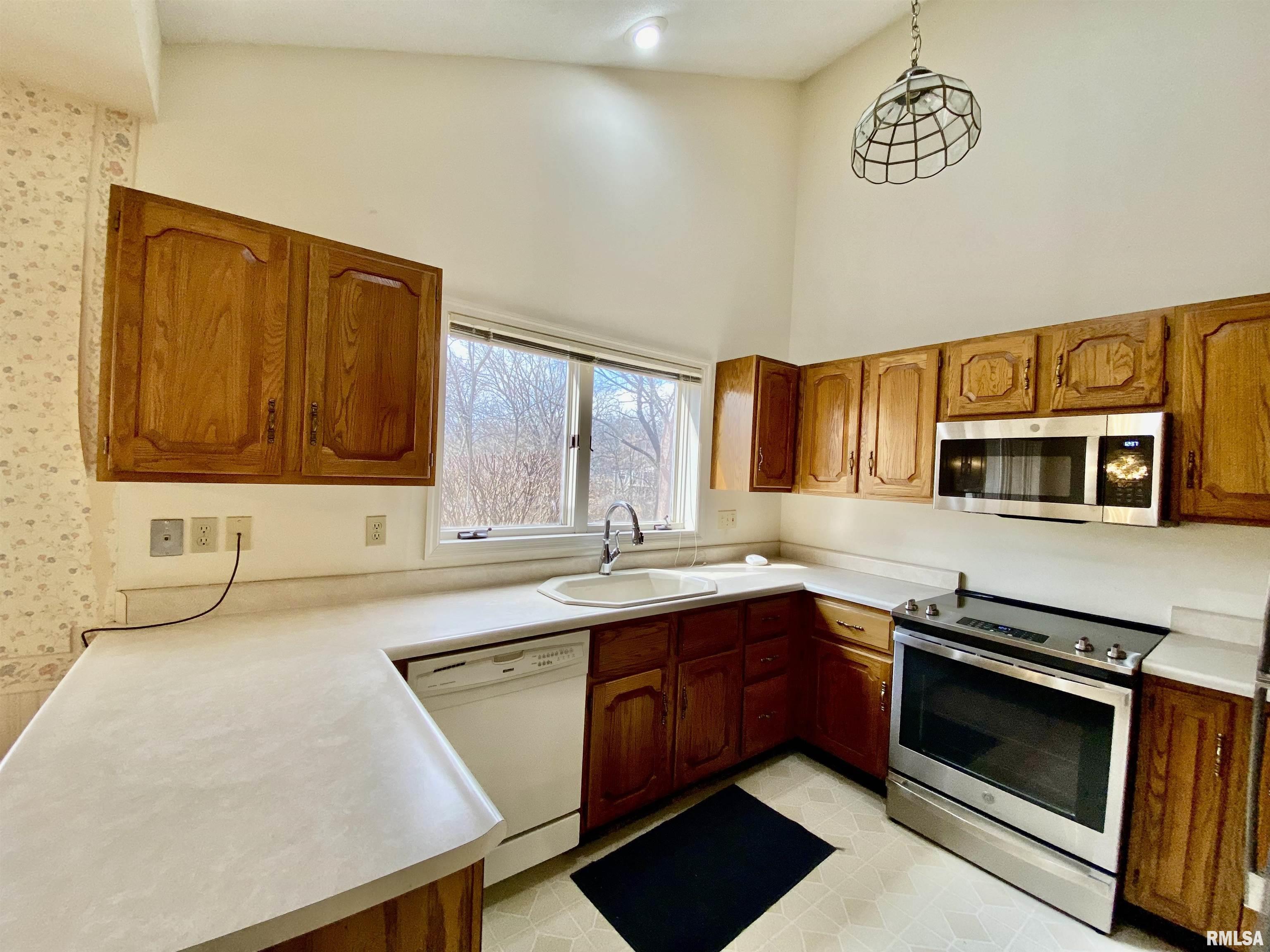 915 W Chalon Place, Peoria, Illinois image 19