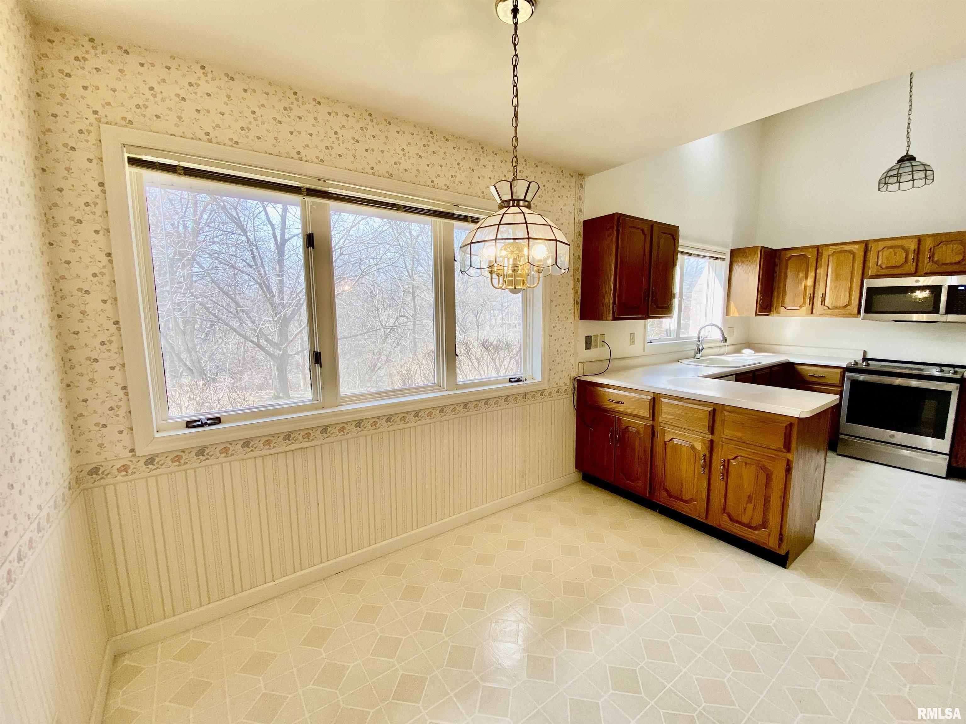 915 W Chalon Place, Peoria, Illinois image 24