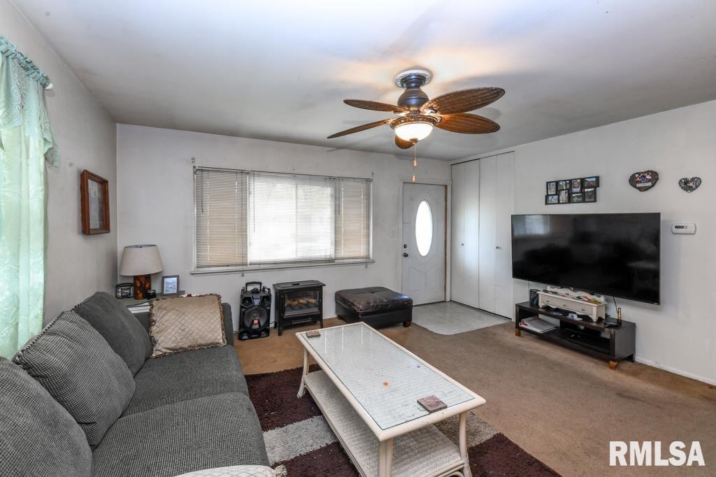 421 Capri Street, Pekin, Illinois image 5