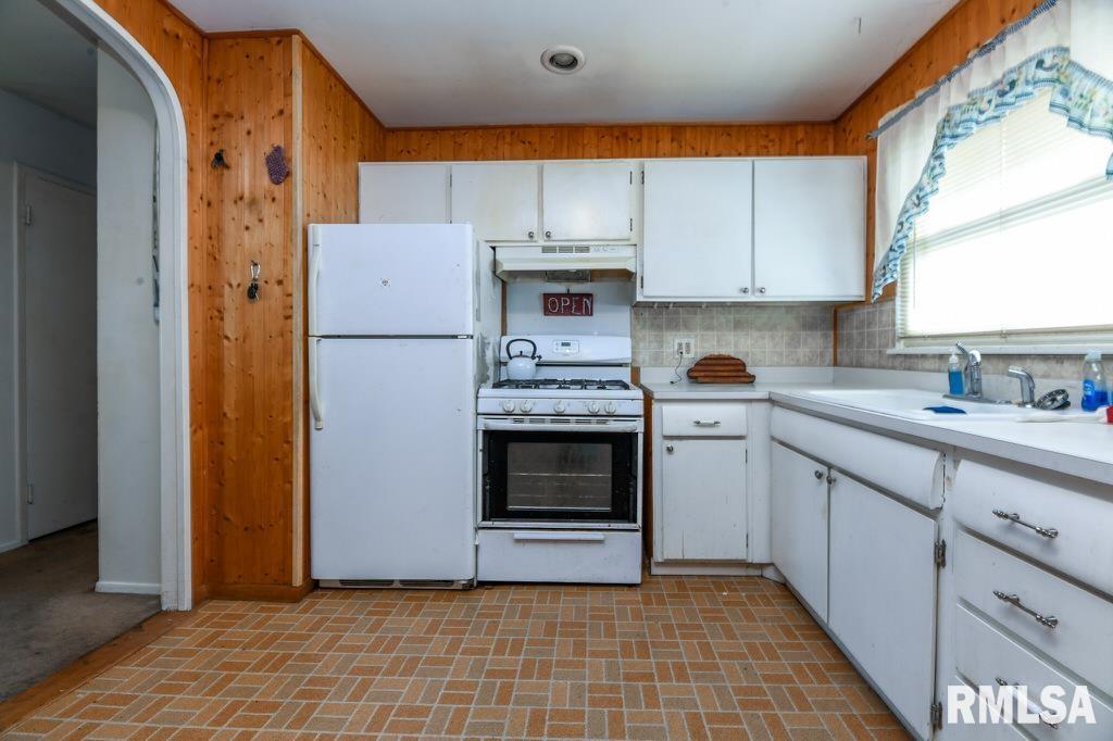 421 Capri Street, Pekin, Illinois image 6