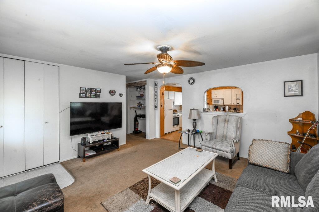 421 Capri Street, Pekin, Illinois image 4