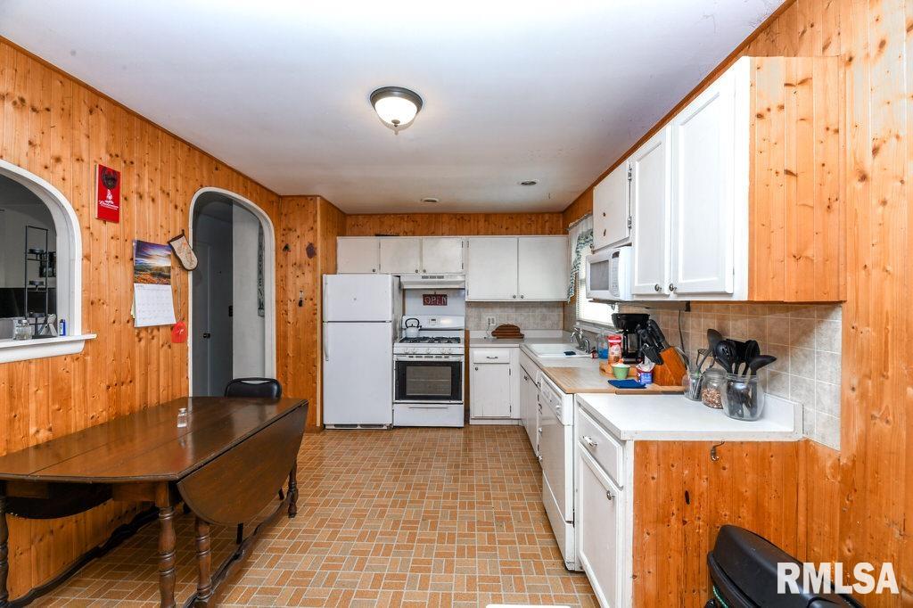 421 Capri Street, Pekin, Illinois image 8