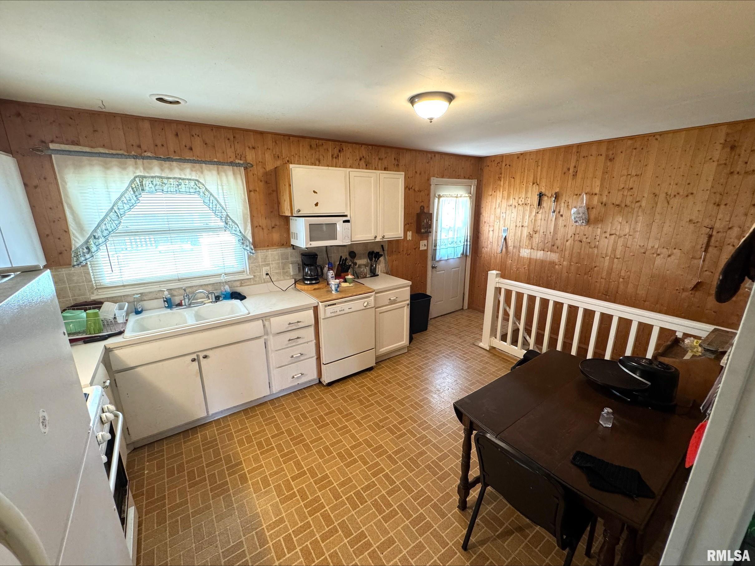 421 Capri Street, Pekin, Illinois image 7
