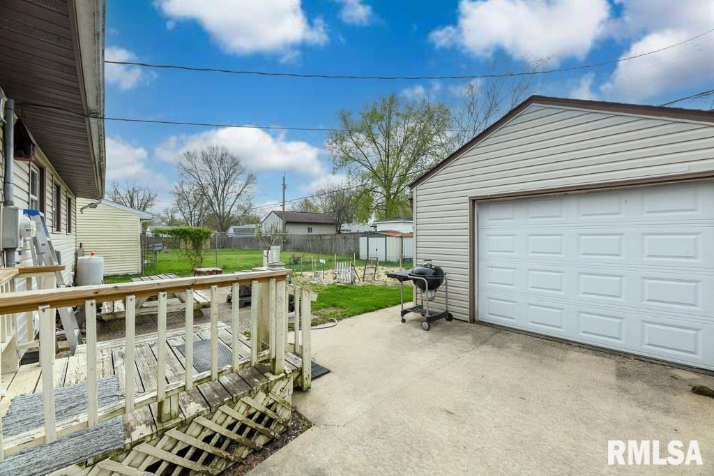 421 Capri Street, Pekin, Illinois image 24