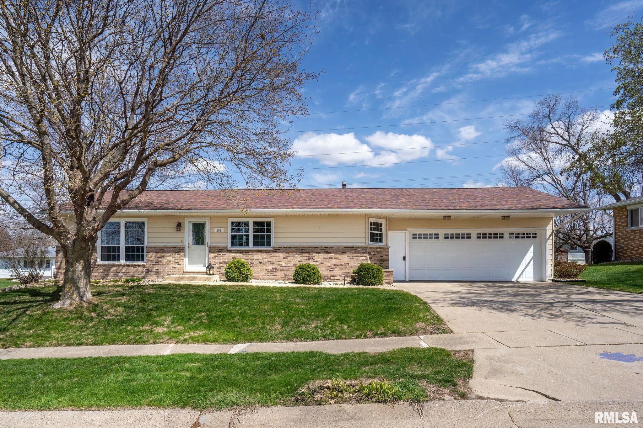 206 13th Avenue, De Witt, Iowa image 1