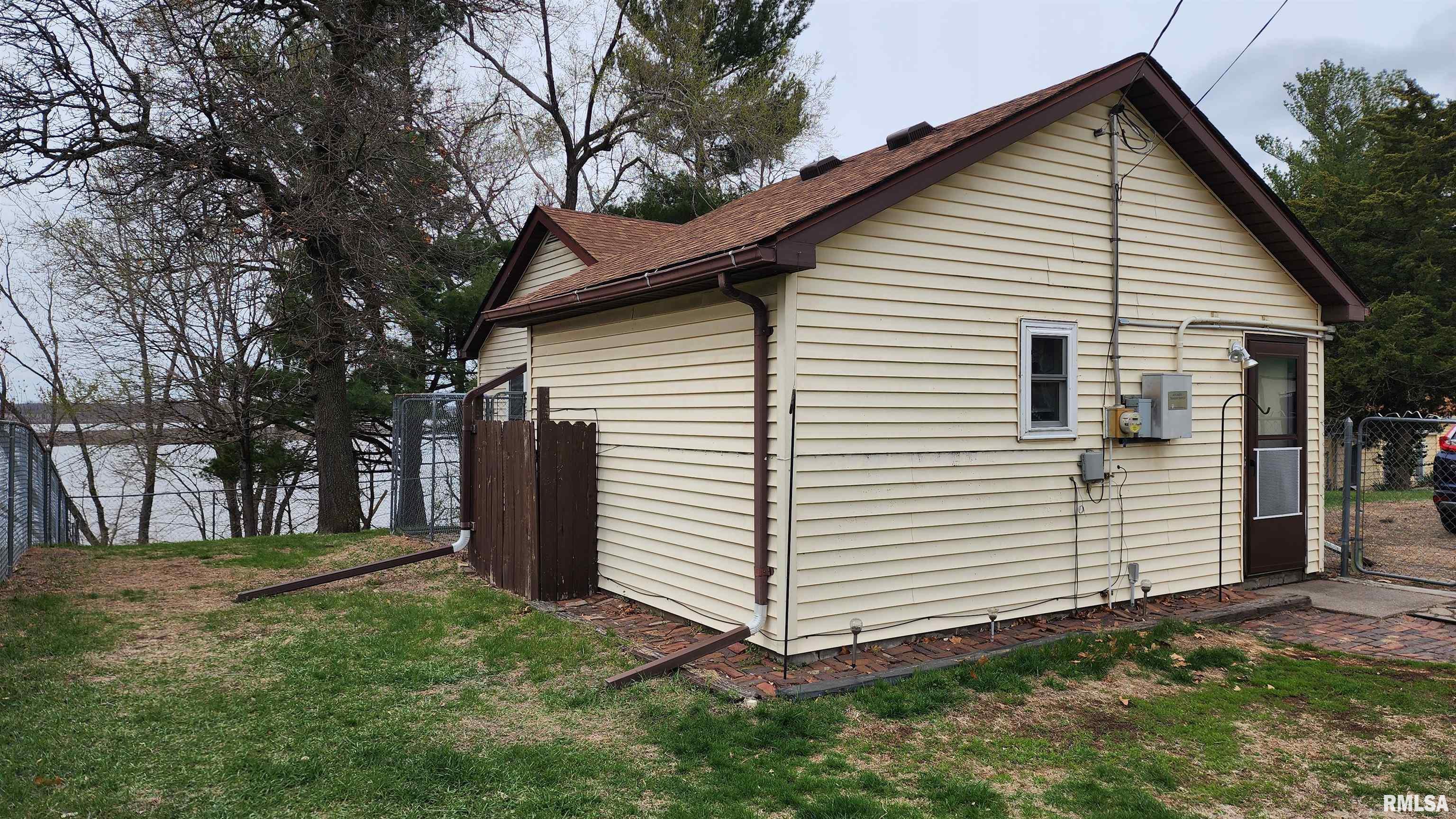 928 Cottage Road, New Boston, Illinois image 1