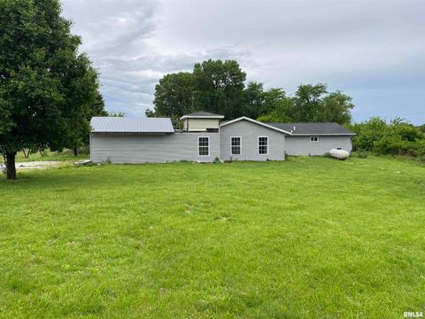 Homes For Sale - 2067 New Lake Road<br/> Morgan County, Jacksonville, IL 62650