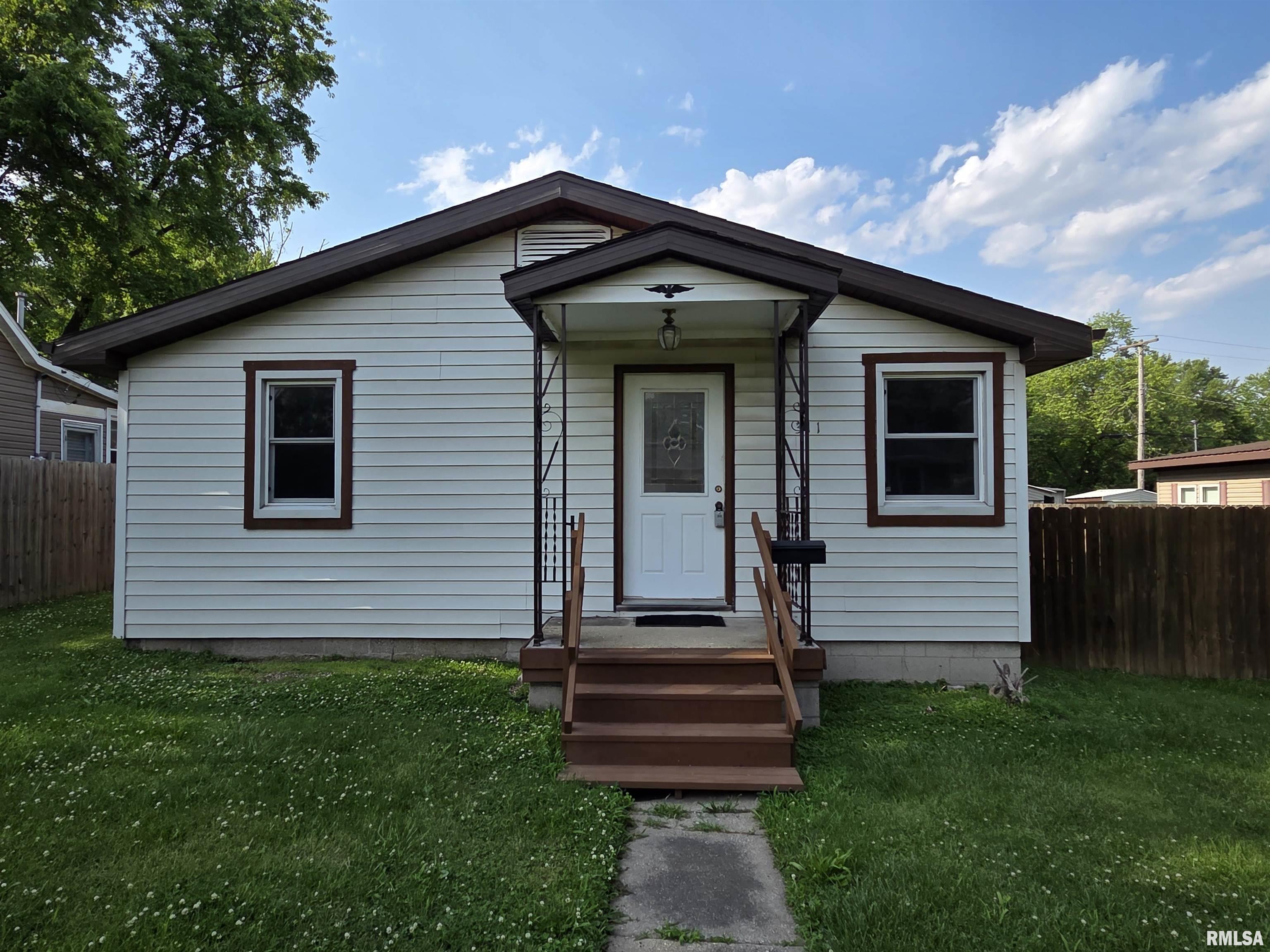 311 E Prairie Street, Centralia, Illinois image 2