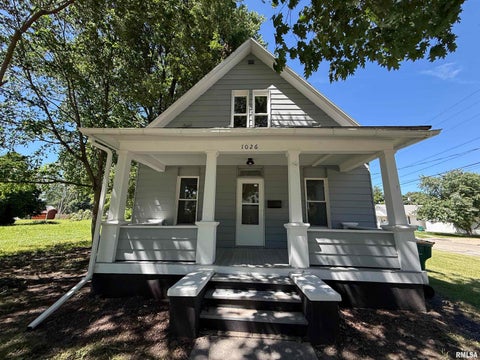 Homes For Sale - 1026 E Carroll Street<br/> Macomb, IL 61455