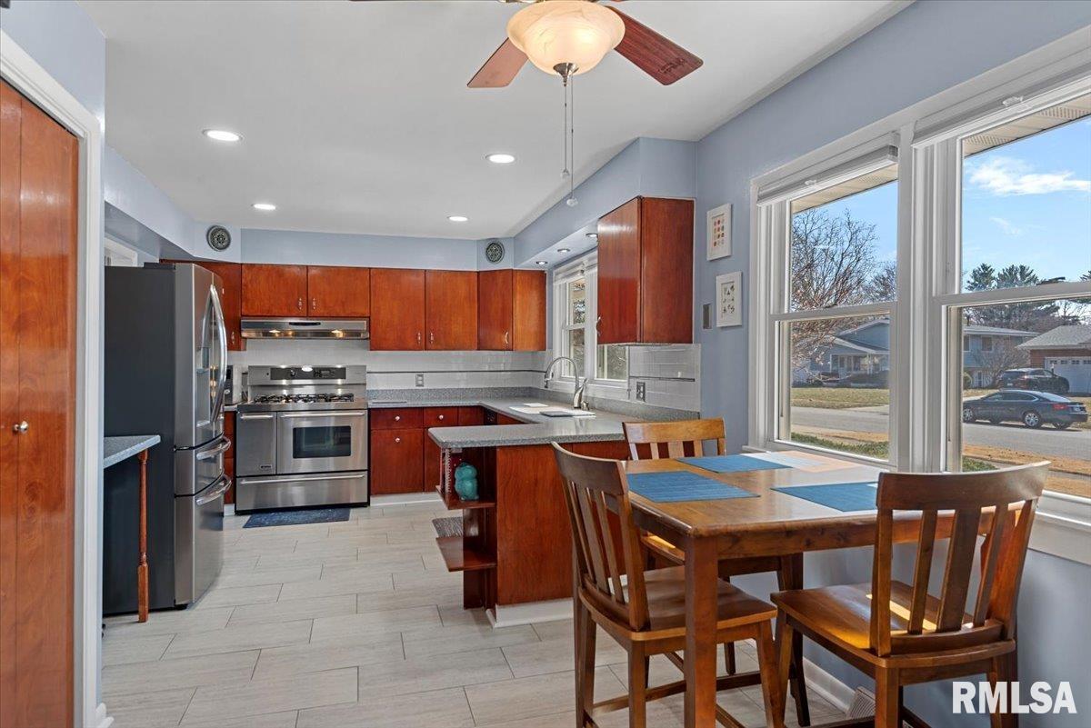 2141 Fairway Drive, Springfield, Illinois image 16