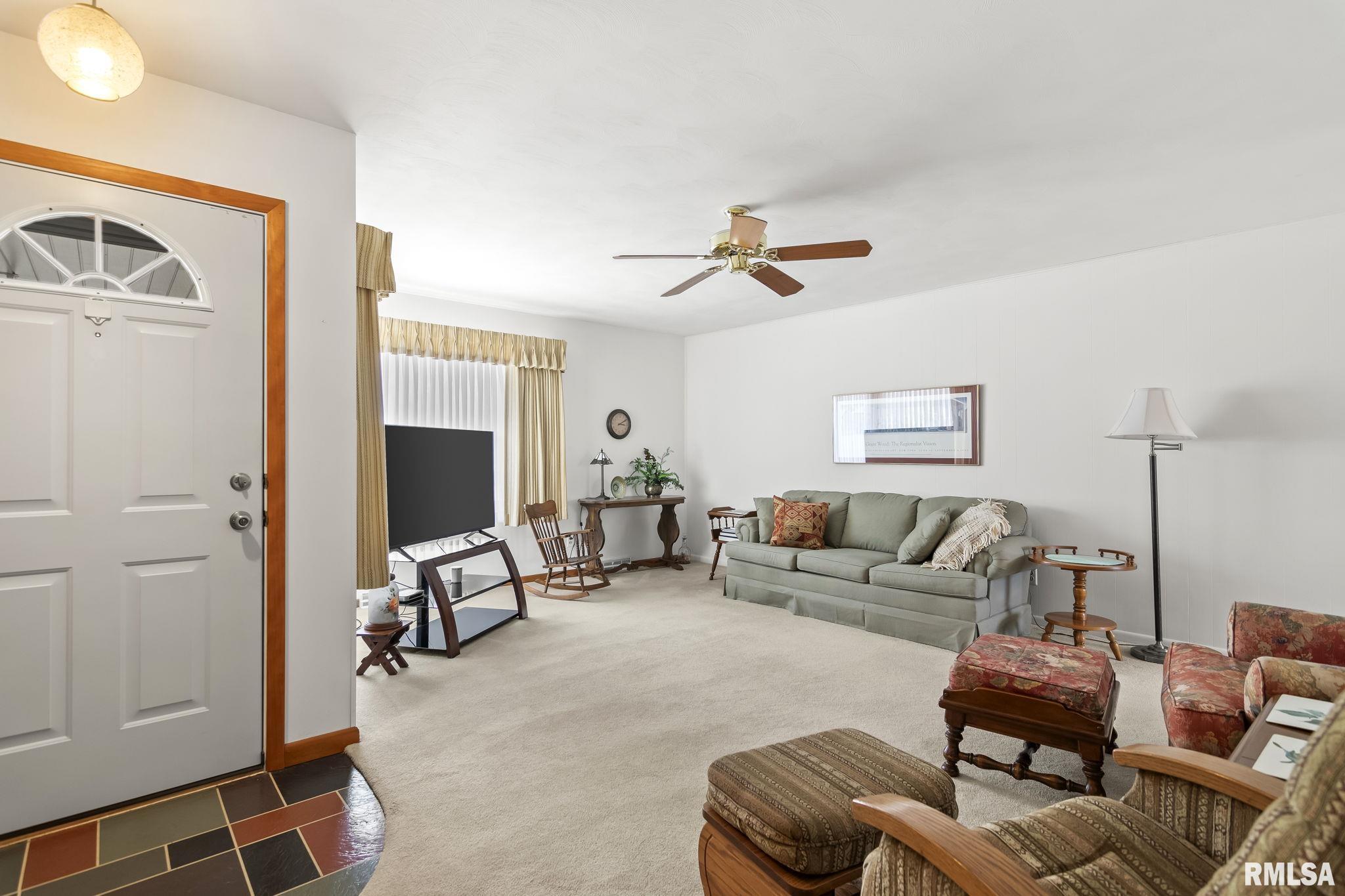 608 Rainbow Drive, Athens, Illinois image 4