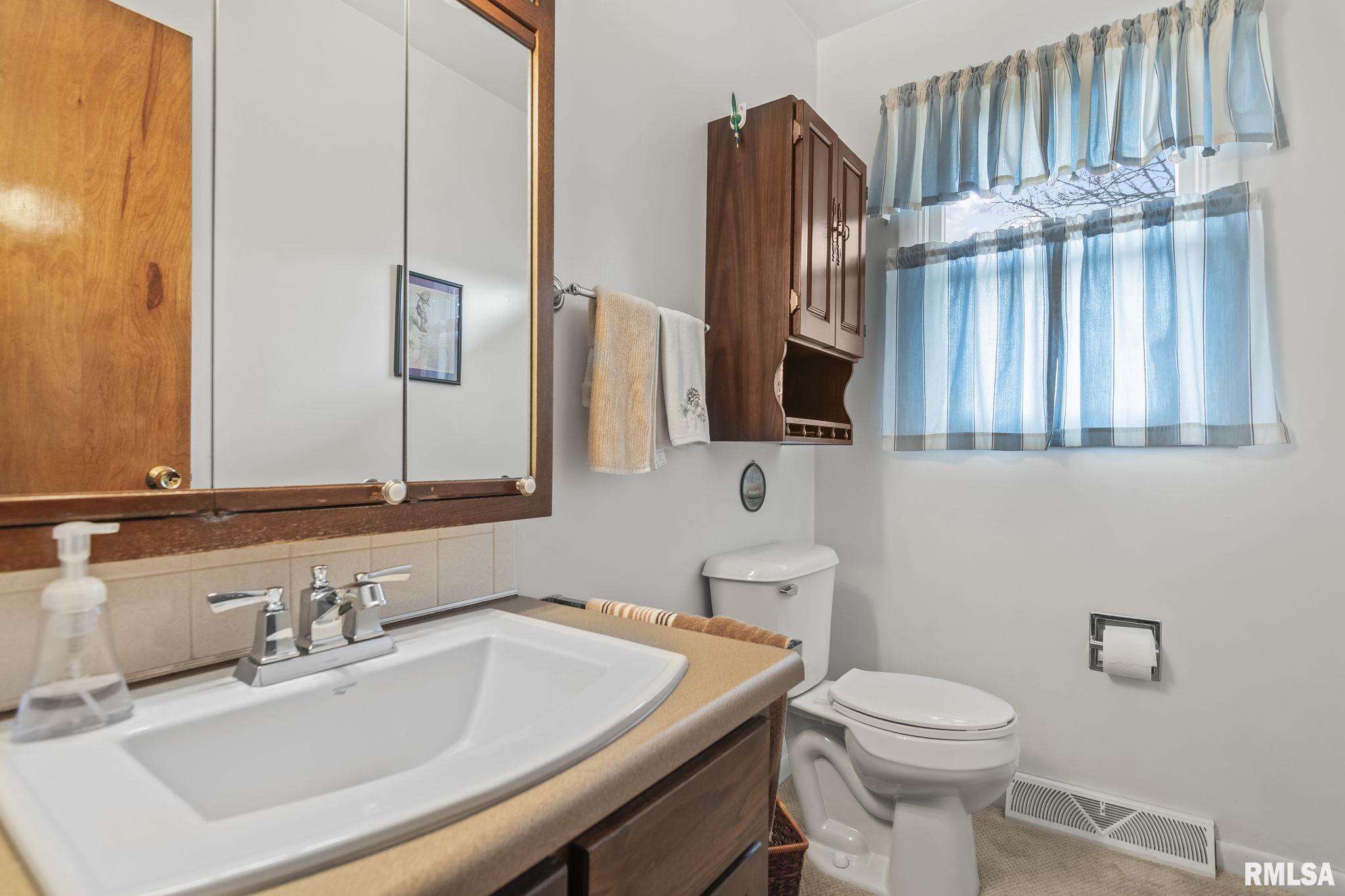 608 Rainbow Drive, Athens, Illinois image 26